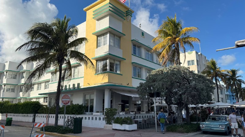 Colony Hotel